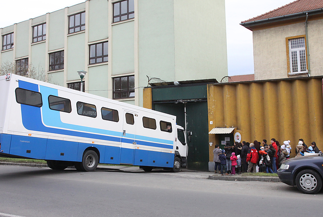 fazekas_u_borton_141222ml_01.jpg