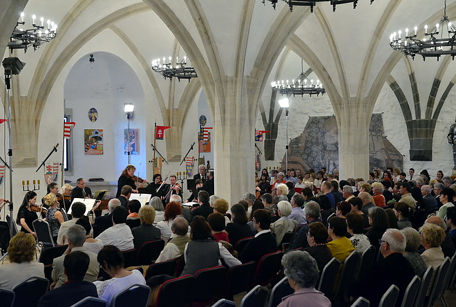 varszerenad_150516_vcs_08.jpg varszerenad_150516_vcs_08.jpg