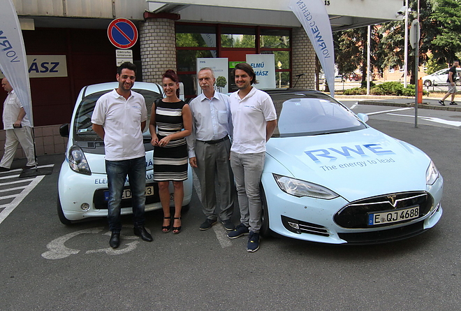 emasz_tesla_150708ml_22.jpg emasz_tesla_150708ml_22.jpg