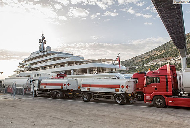 abramovics_yacht1.jpg abramovics_yacht1.jpg