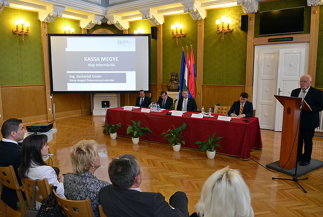 gazdasagi_forum_150910_vcs_06.jpg