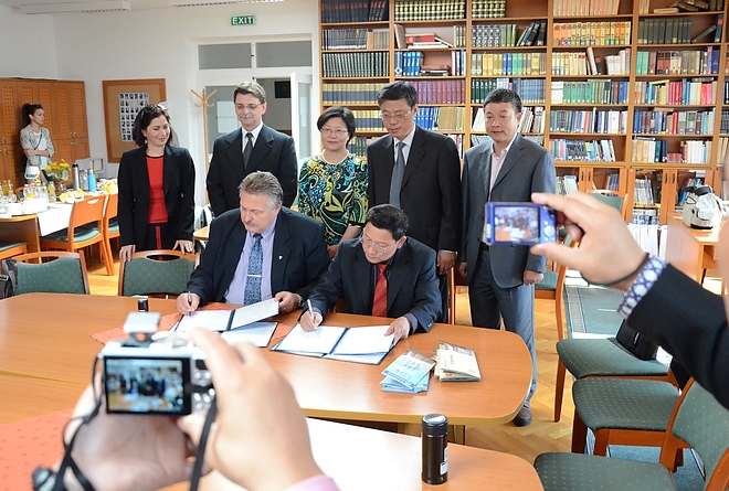 kinai_foldes_150924_fkcs_12.jpg kinai_foldes_150924_fkcs_12.jpg