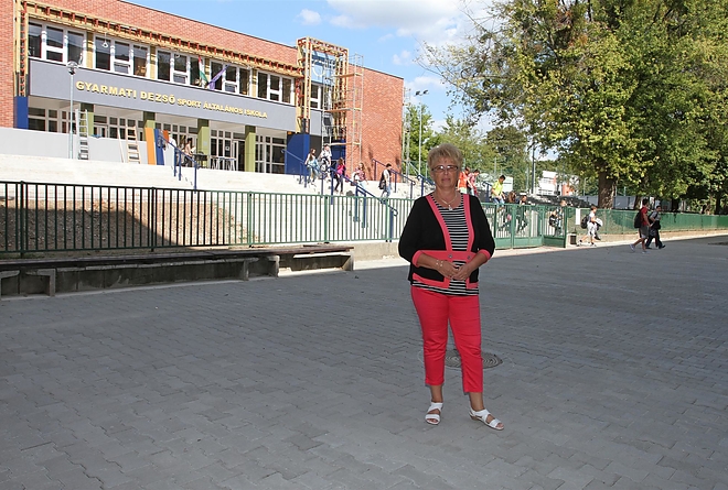 kovacsne_marika_gyarmati_dezso_iskola_ter_150909_ja_2.jpg kovacsne_marika_gyarmati_dezso_iskola_ter_150909_ja_2.jpg