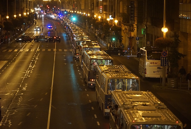 migransok_buszok_keleti_150904_mti_1.jpg