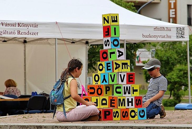 sorfeszt_konyvtar_betukirako.jpg