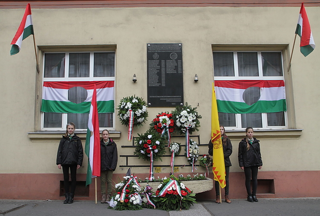 56_zsolcai_kapu_151023ml_22.jpg 56_zsolcai_kapu_151023ml_22.jpg
