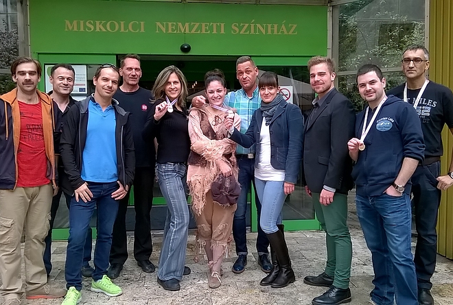 miskolci_nemzeti_szinhaz_futok.jpg