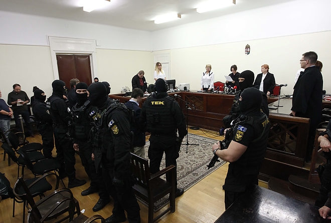portik_tamas_151016_mti1.jpg portik_tamas_151016_mti1.jpg
