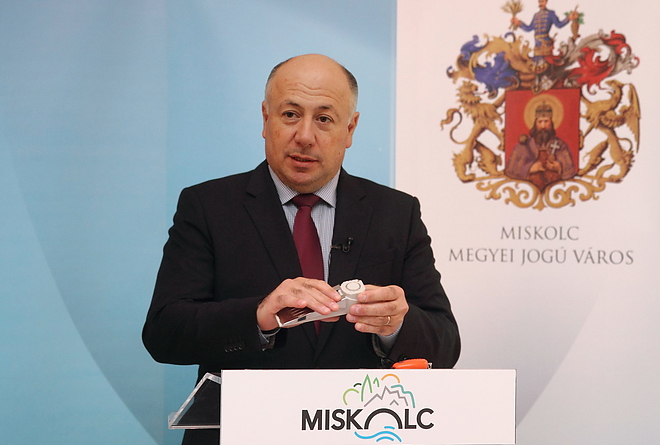 riaszto_sajtotajekoztato_151016ml_0.jpg
