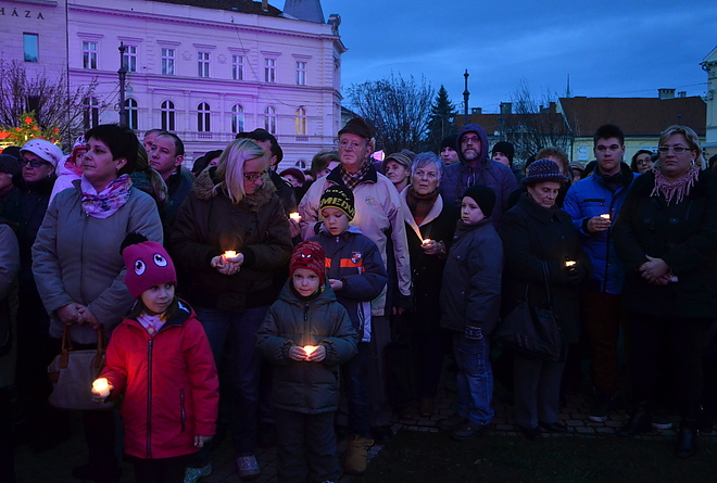 adventi_gyertyagyujtas_151129_vcs_01.jpg adventi_gyertyagyujtas_151129_vcs_01.jpg