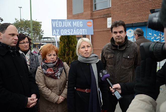 alairasgyujtes_151107_fkcs_8.jpg