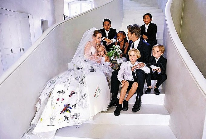 brad-pitt-angelina-jolie-wedding-photo.jpg
