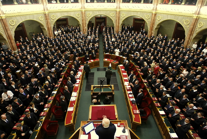 parlament_alakulo_ules.jpg parlament_alakulo_ules.jpg