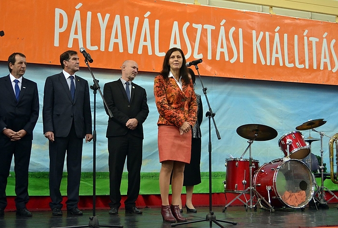 szabad_a_palya_151112_vcs_01.jpg