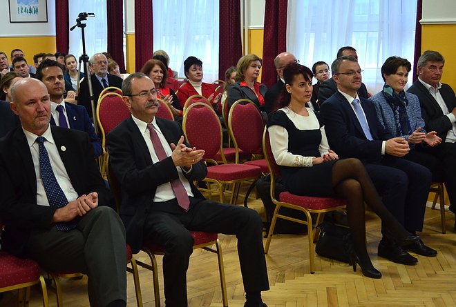 emaszadomany_151210_vcs_16.jpg emaszadomany_151210_vcs_16.jpg