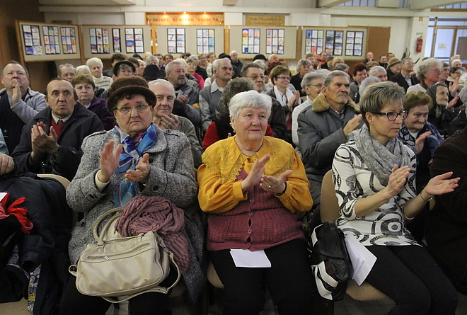 komlosteto_nyugdijasok_151211ml_1.jpg