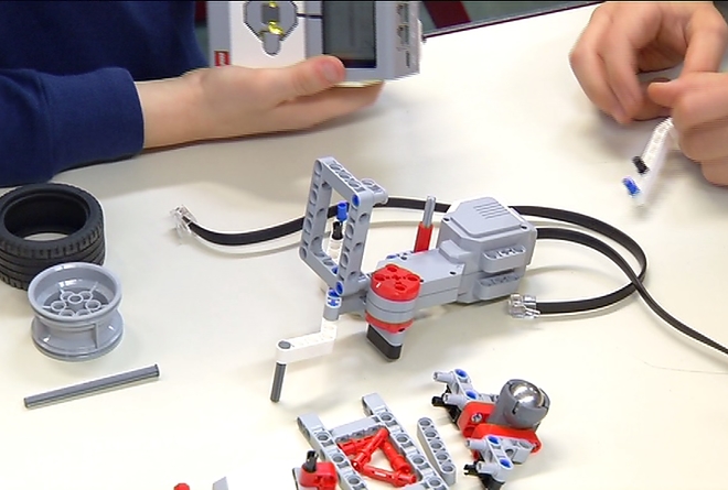 legorobot_3.jpg legorobot_3.jpg