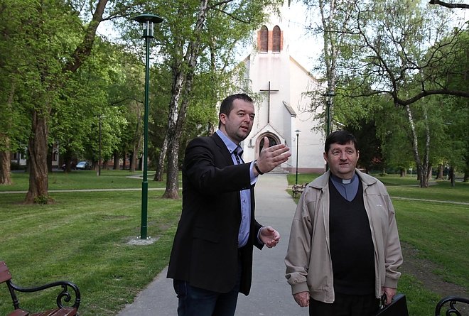 sztimre_ter_kandelaberek_160420_ja_4.jpg