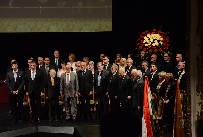dijazottak_160511_fkcs.jpg
