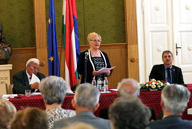 kozigazgatasi_nyugdijasok_megyehaza_160525_1.jpg kozigazgatasi_nyugdijasok_megyehaza_160525_1.jpg