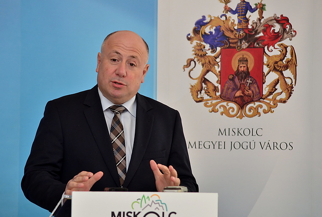 kriza_akos_vcs_02.jpg kriza_akos_vcs_02.jpg