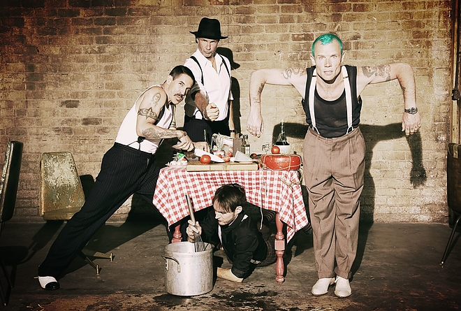 red_hot_chili_peppers_new_press_picture_kicsi.jpg