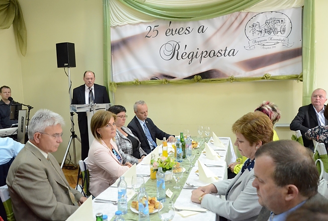 regiposta_25eves_160509_fkcs_2.jpg