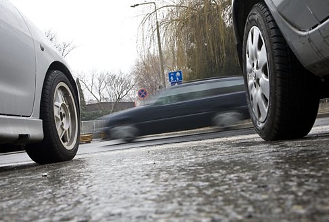 eso_csuszos_ut_auto_ill1.jpg