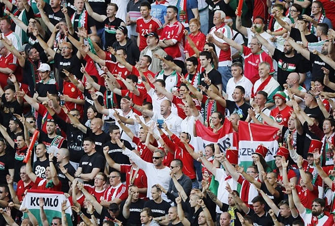 magyar_izland_szurkolok_eljaras.jpg
