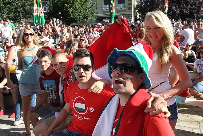 szinva_foci_terasz_magyar_izland_160618_ml.jpg