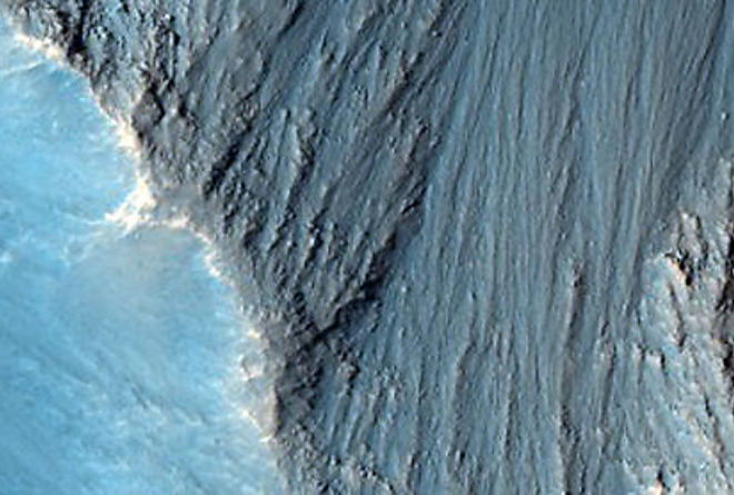A Hebes-Chasma vízmosás A Hebes-Chasma vízmosás