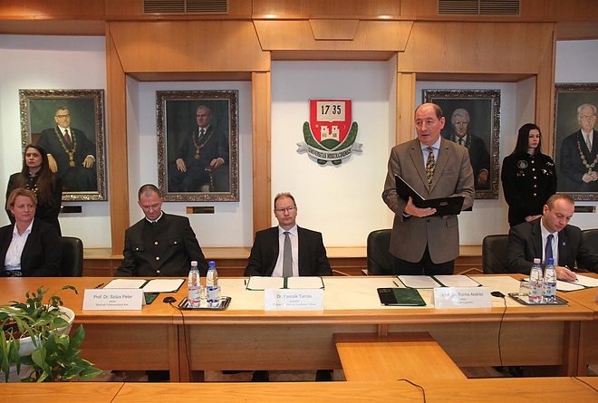 egyetem_magyar_foldtani_170131_ja_2.jpg egyetem_magyar_foldtani_170131_ja_2.jpg