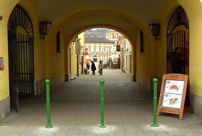 fo_utcai_oszlopok5.jpg fo_utcai_oszlopok5.jpg