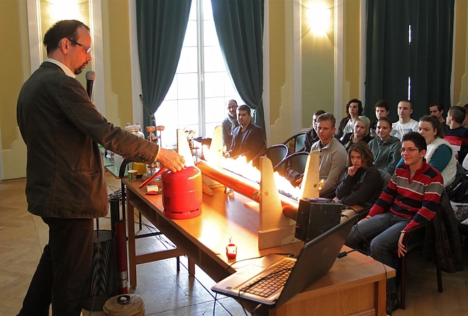 school_tura_170126ml_14.jpg