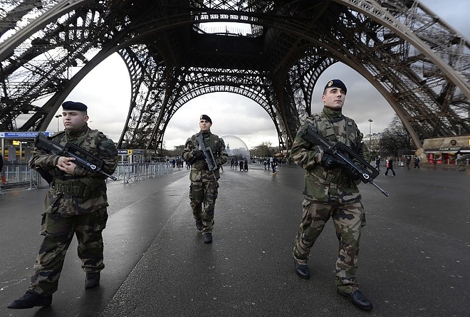 eiffel3.jpg