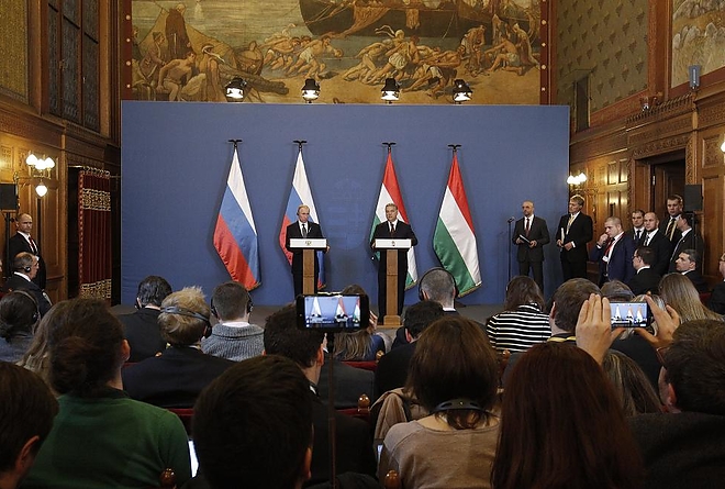 orban_putyin_sajttaj_170202_mti1.jpg