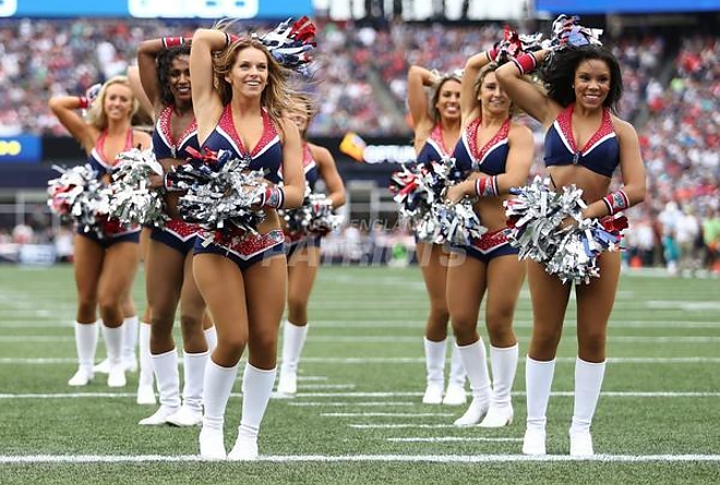 patriots_cheerlaeder2.jpg