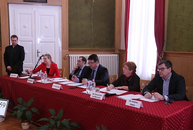 tul_az_elso_xen_170307_ja_1.jpg