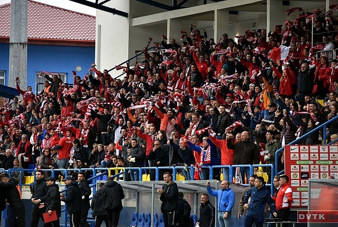 dvtk_vasas_szurkolok_170429.jpeg