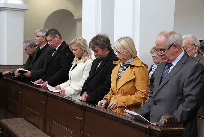 olah_miklos_szobor_170412_ja_1.jpg
