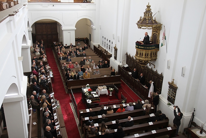olah_miklos_szobor_170412_ja_13.jpg