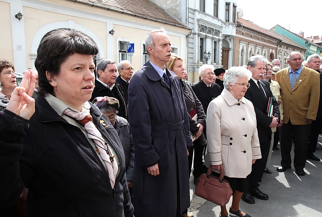 olah_miklos_szobor_170412_ja_30.jpg