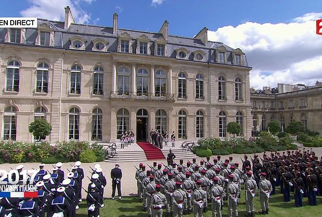 macron5.jpg macron5.jpg