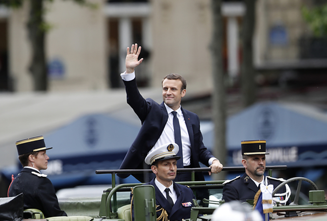 macron8.jpg