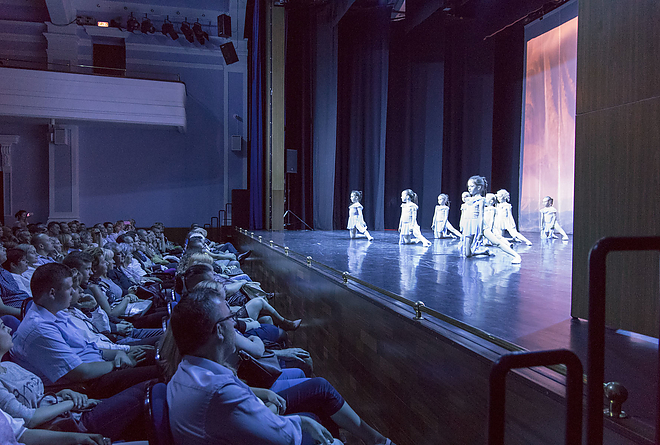 elte_best_dance_company_25._jubileumi_evzaro_tancgalaja_20170618_bl_012_web.jpg