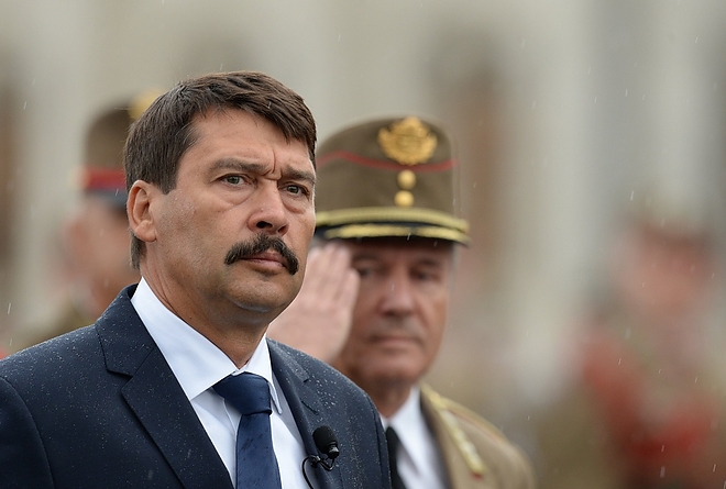 zaszlofelvonas_aug20_mti_1.jpg zaszlofelvonas_aug20_mti_1.jpg
