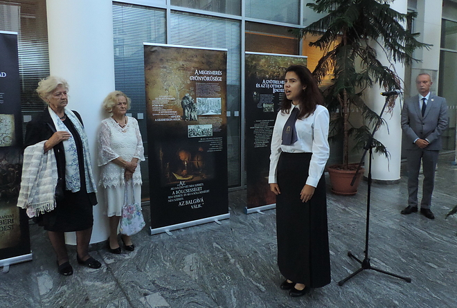 comenius_kiallitas_170913_vcs_1.jpg comenius_kiallitas_170913_vcs_1.jpg