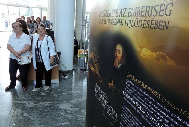 comenius_kiallitas_170913_vcs_4.jpg comenius_kiallitas_170913_vcs_4.jpg