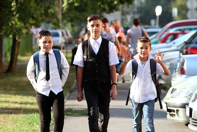 iskolakezdes_kazinczy_170901_ja_15.jpg iskolakezdes_kazinczy_170901_ja_15.jpg