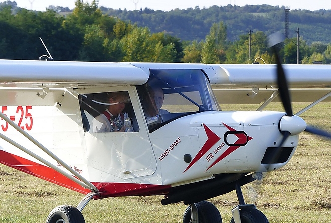 ultrakonnyu_repulo_170909_ja_6.jpg